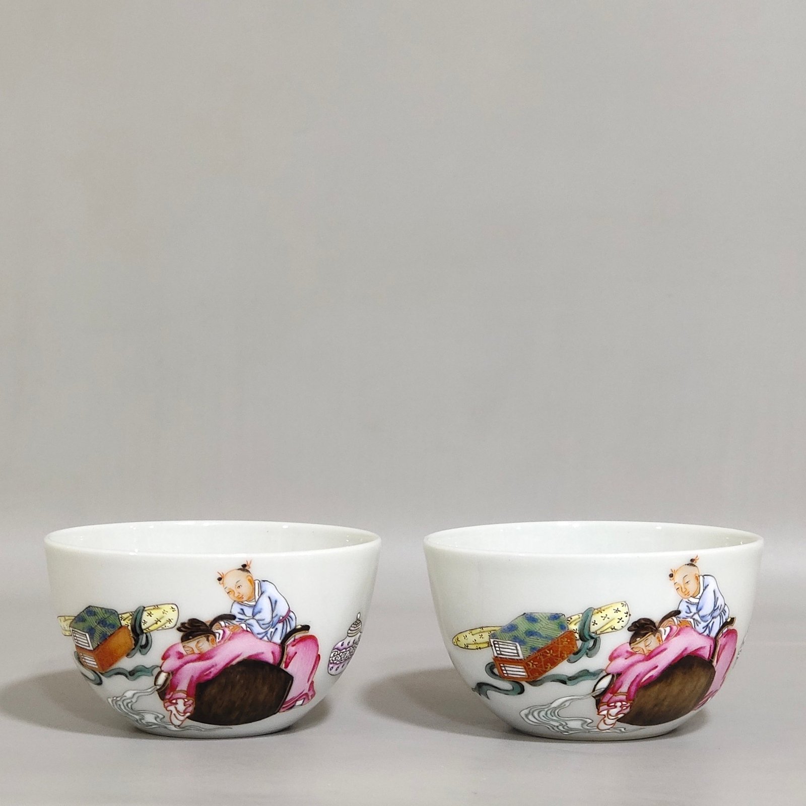 Qing Dynasty Yongzheng wine cup inscribed with poetry