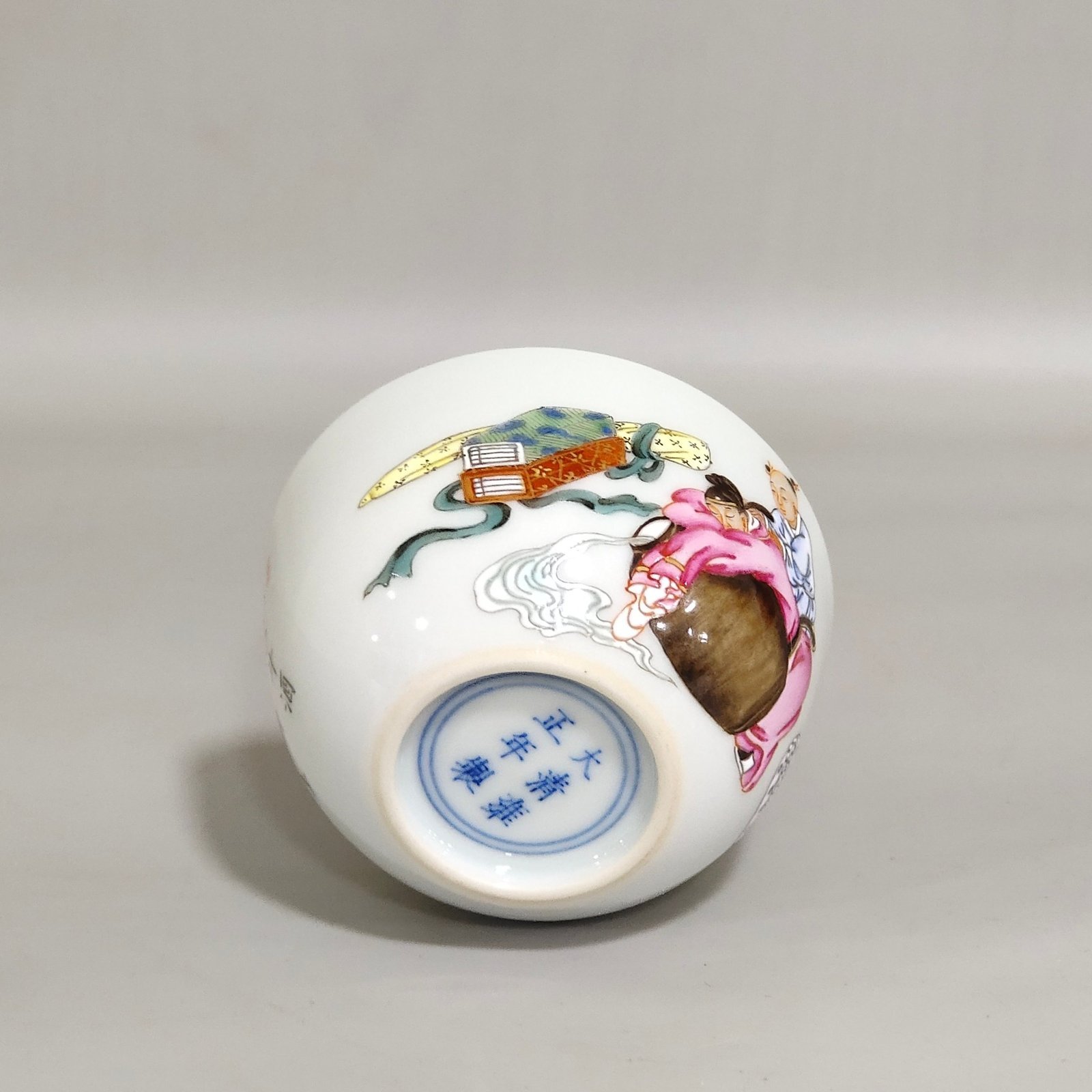 Qing Dynasty Yongzheng wine cup inscribed with poetry