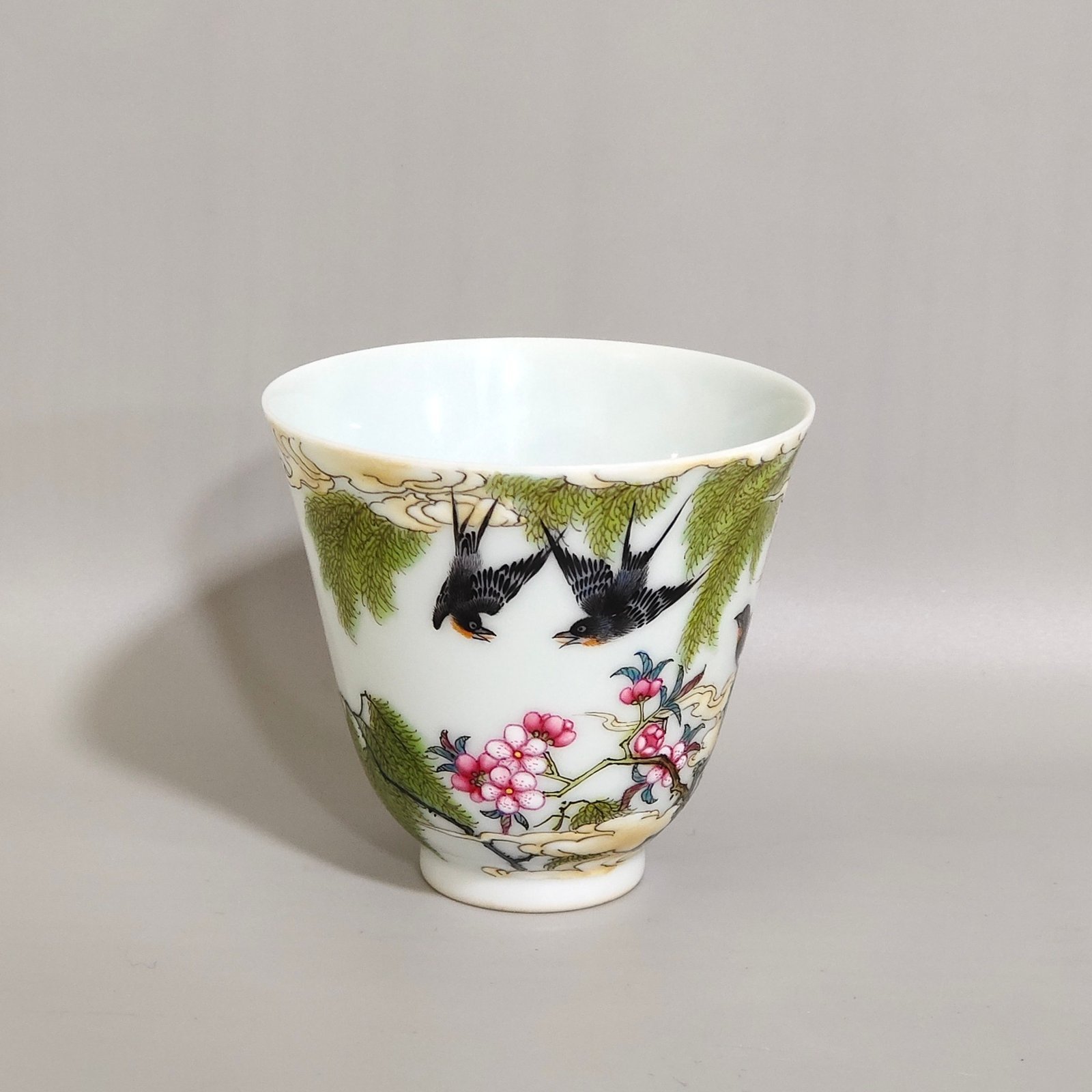 Qing Dynasty Yongzheng Famille Rose Porcelain Cup