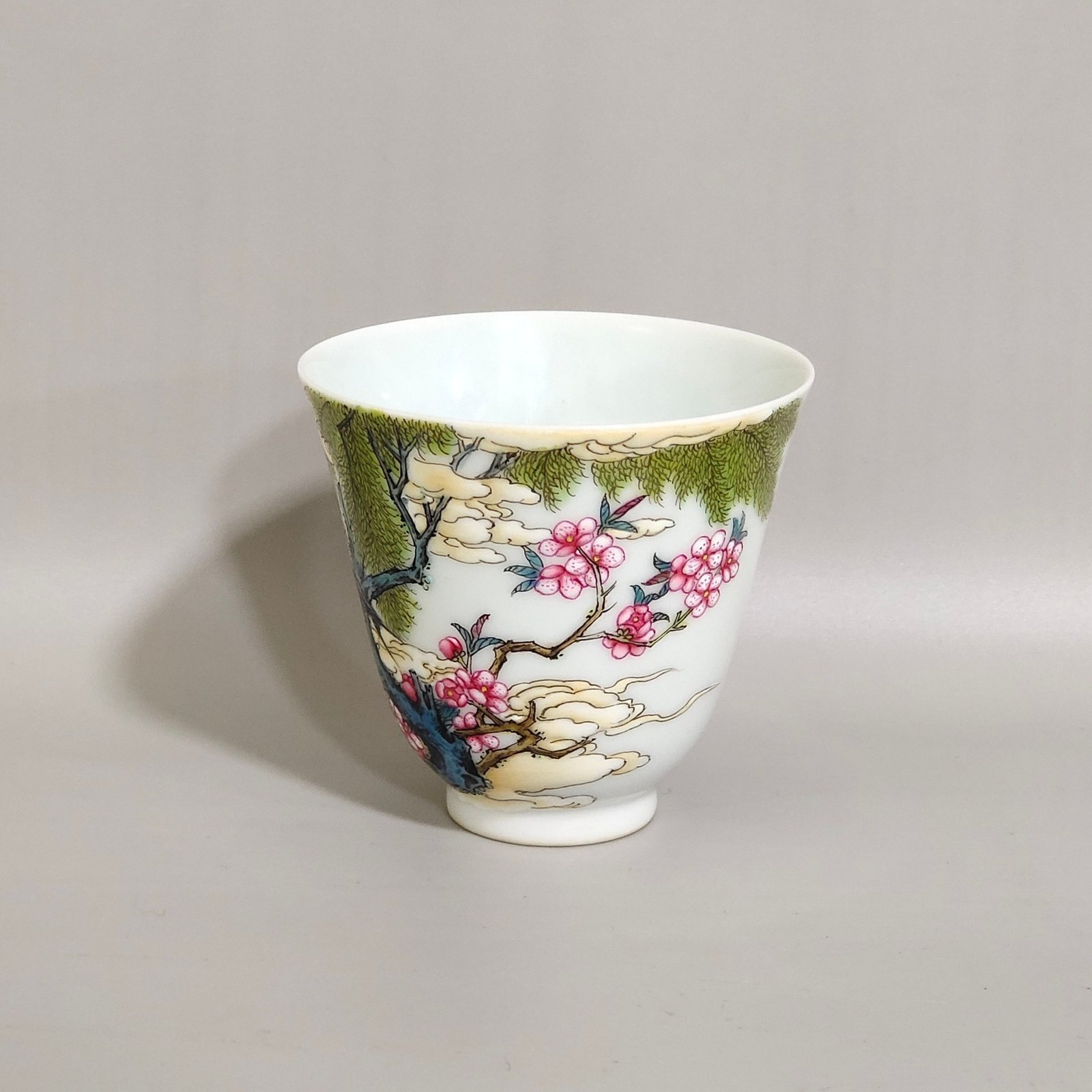 Qing Dynasty Yongzheng Famille Rose Porcelain Cup