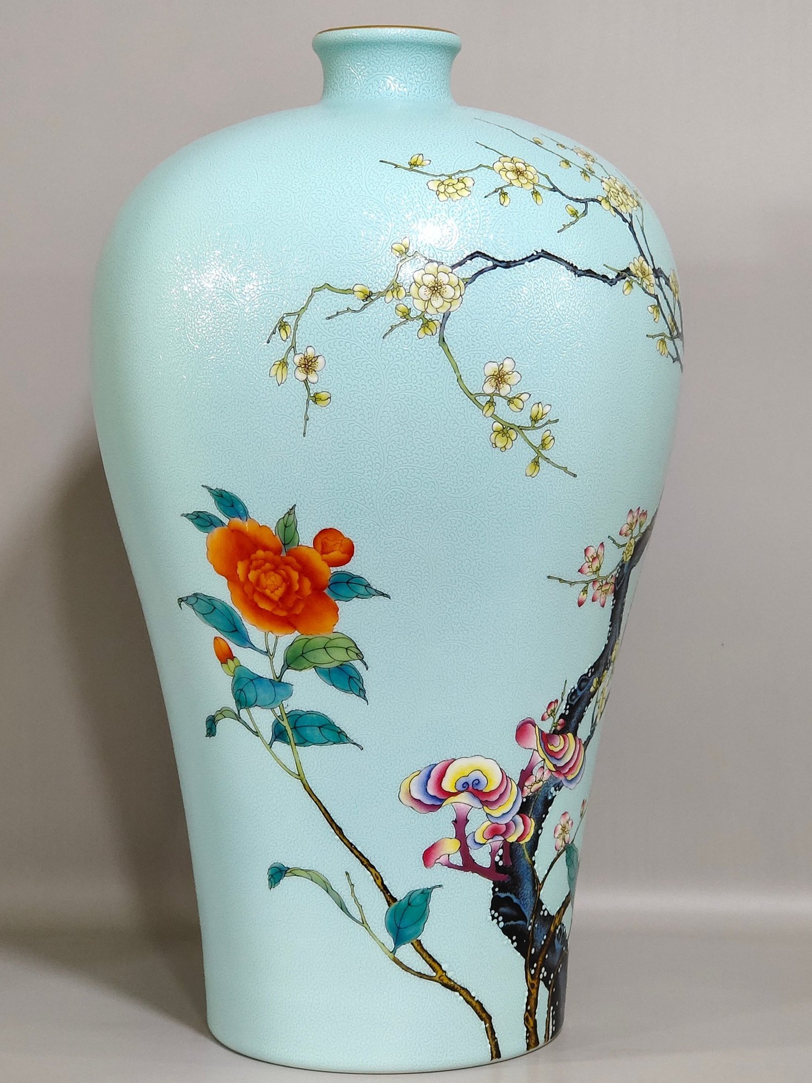 Qing Dynasty Yongzheng turquoise green flowered plum vase
