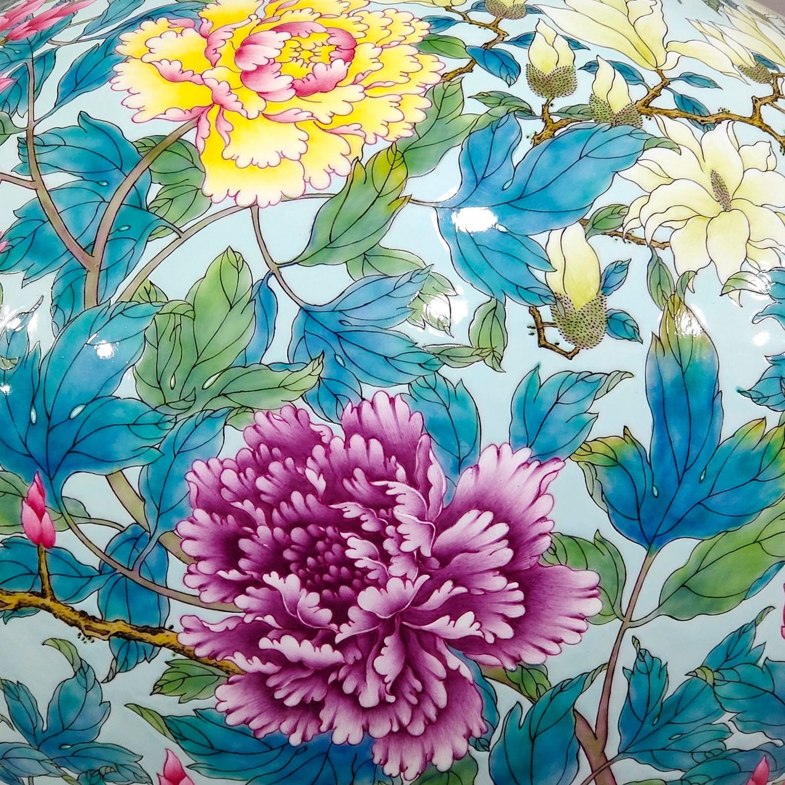 Qing Dynasty Yongzheng turquoise green peony flower blooming wealth and celestial sphere vase