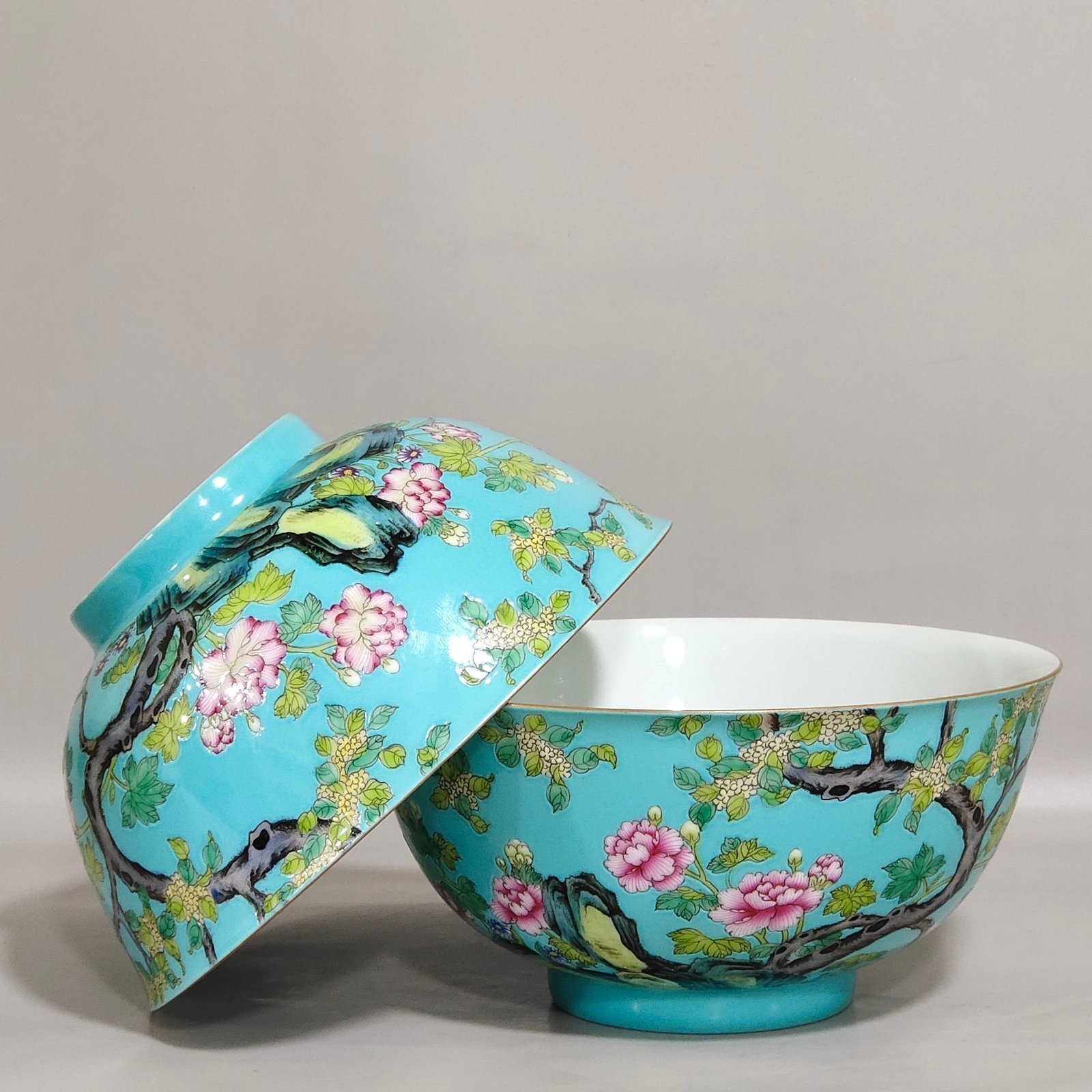 Qing Dynasty Yongzheng turquoise flower poetry bowl