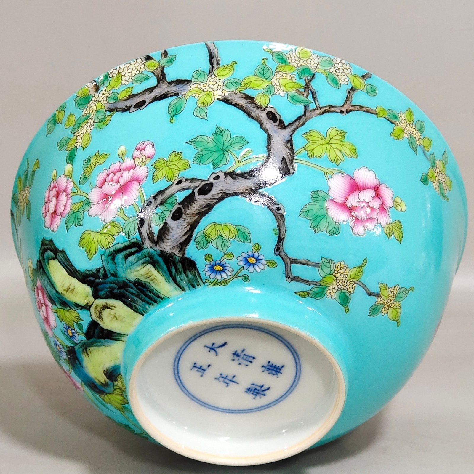 Qing Dynasty Yongzheng turquoise flower poetry bowl