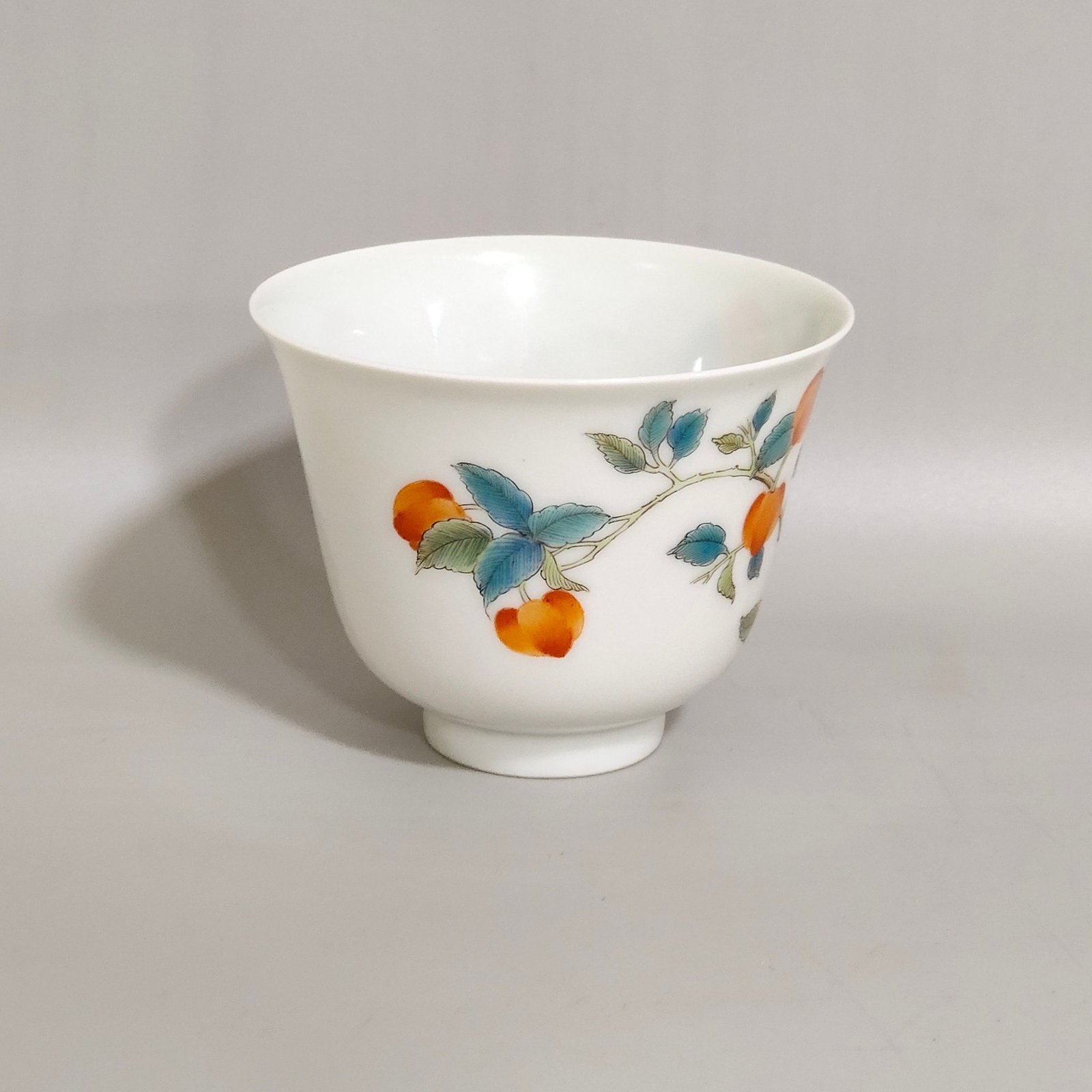 Qing Dynasty Yongzheng wolf berry flower cup