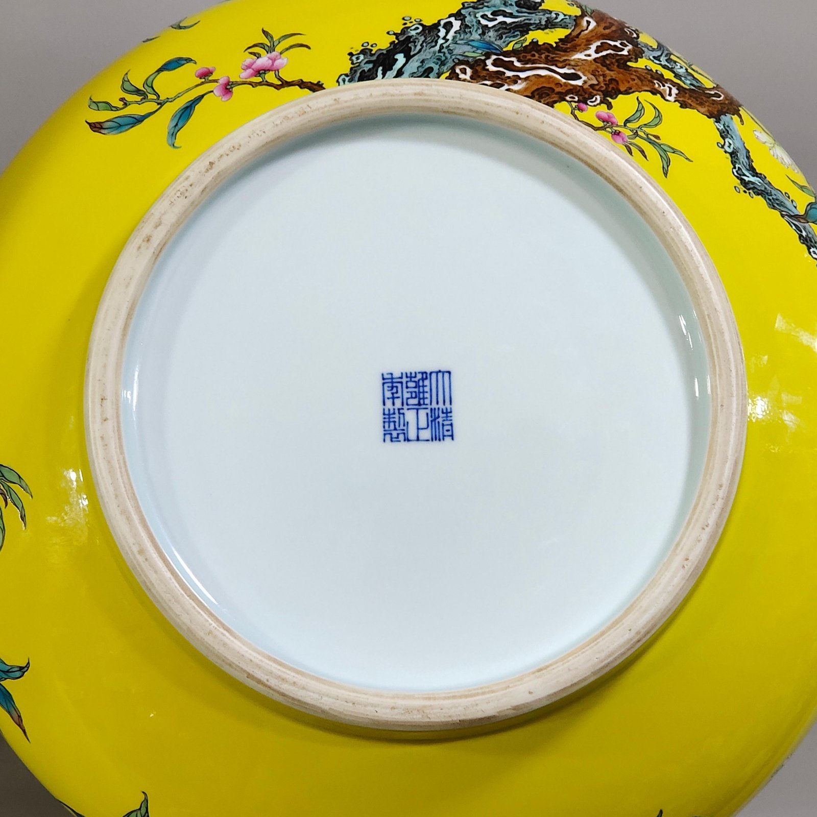 Qing Dynasty Yongzheng lemon yellow glaze eight peach flat belly vase