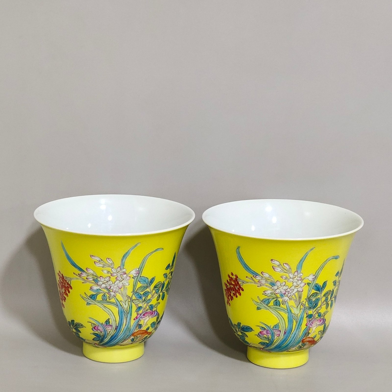 Qing Dynasty Yongzheng lemon yellow glaze narcissus Ganoderma lucidum poem bell cup