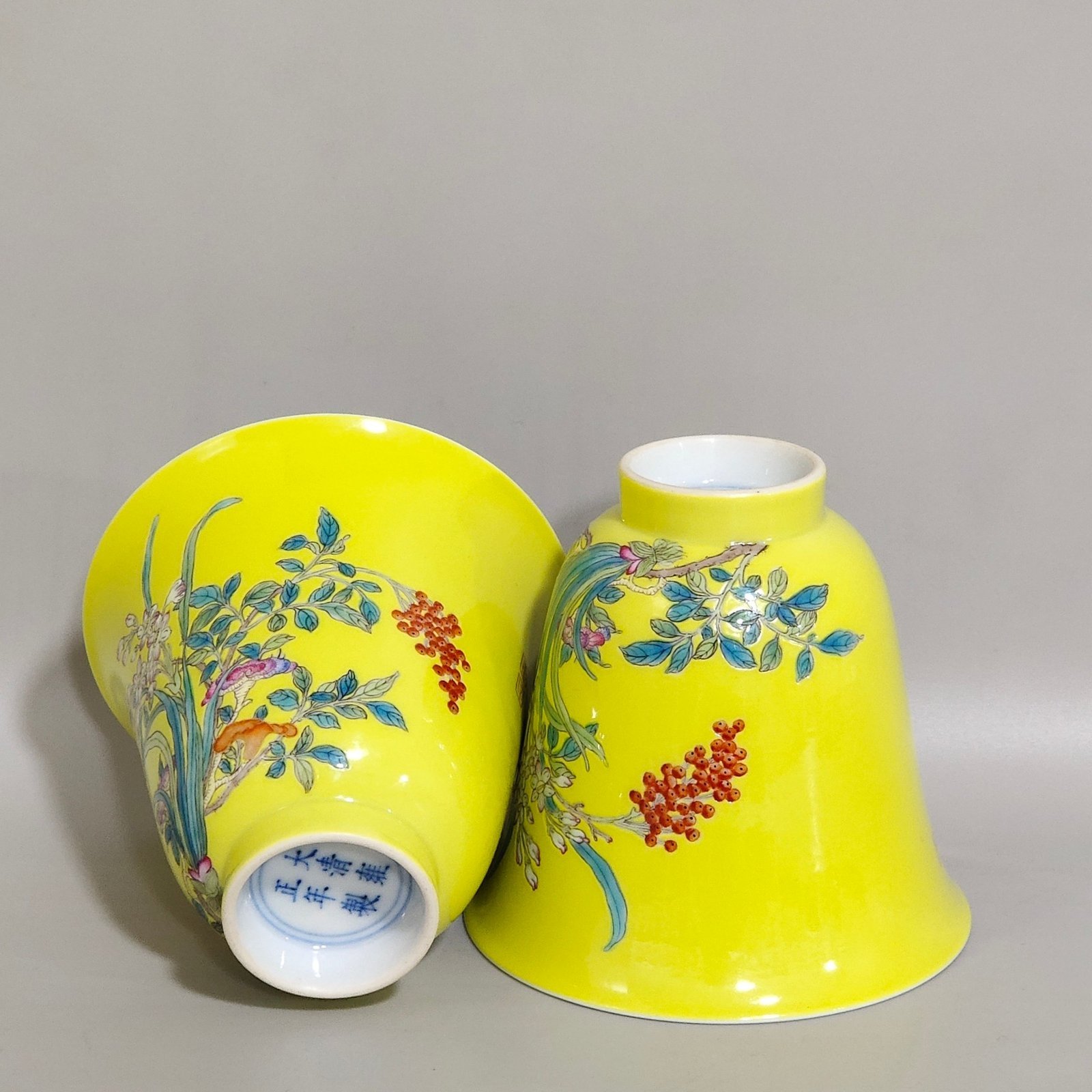 Qing Dynasty Yongzheng lemon yellow glaze narcissus Ganoderma lucidum poem bell cup