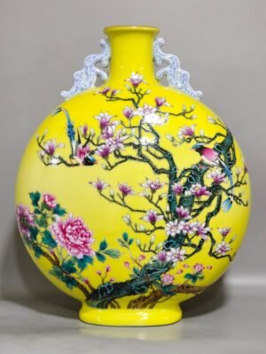 Qing Dynasty Yongzheng Lemon yellow glazed magnolia flower and bird holding the moon vase