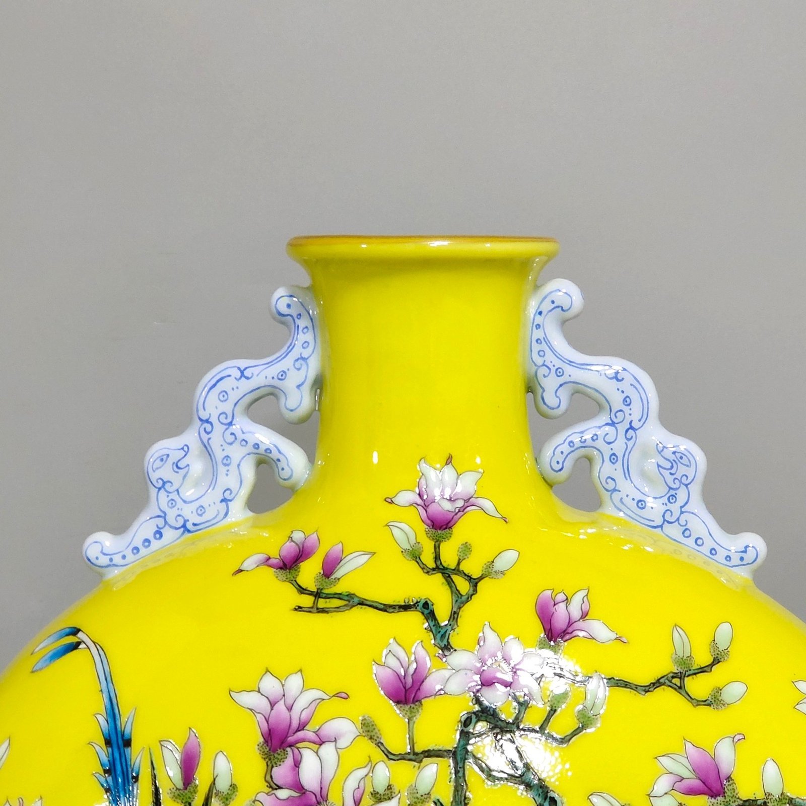 Qing Dynasty Yongzheng Lemon yellow glazed magnolia flower and bird holding the moon vase