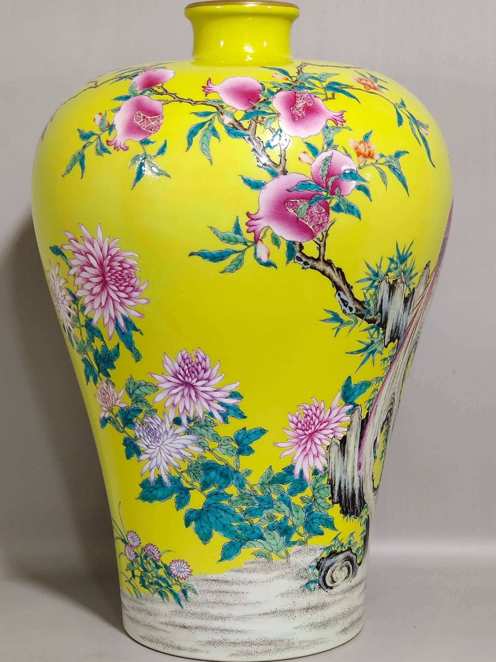 Qing Dynasty Yongzheng lemon yellow glaze flower and bird plum vase