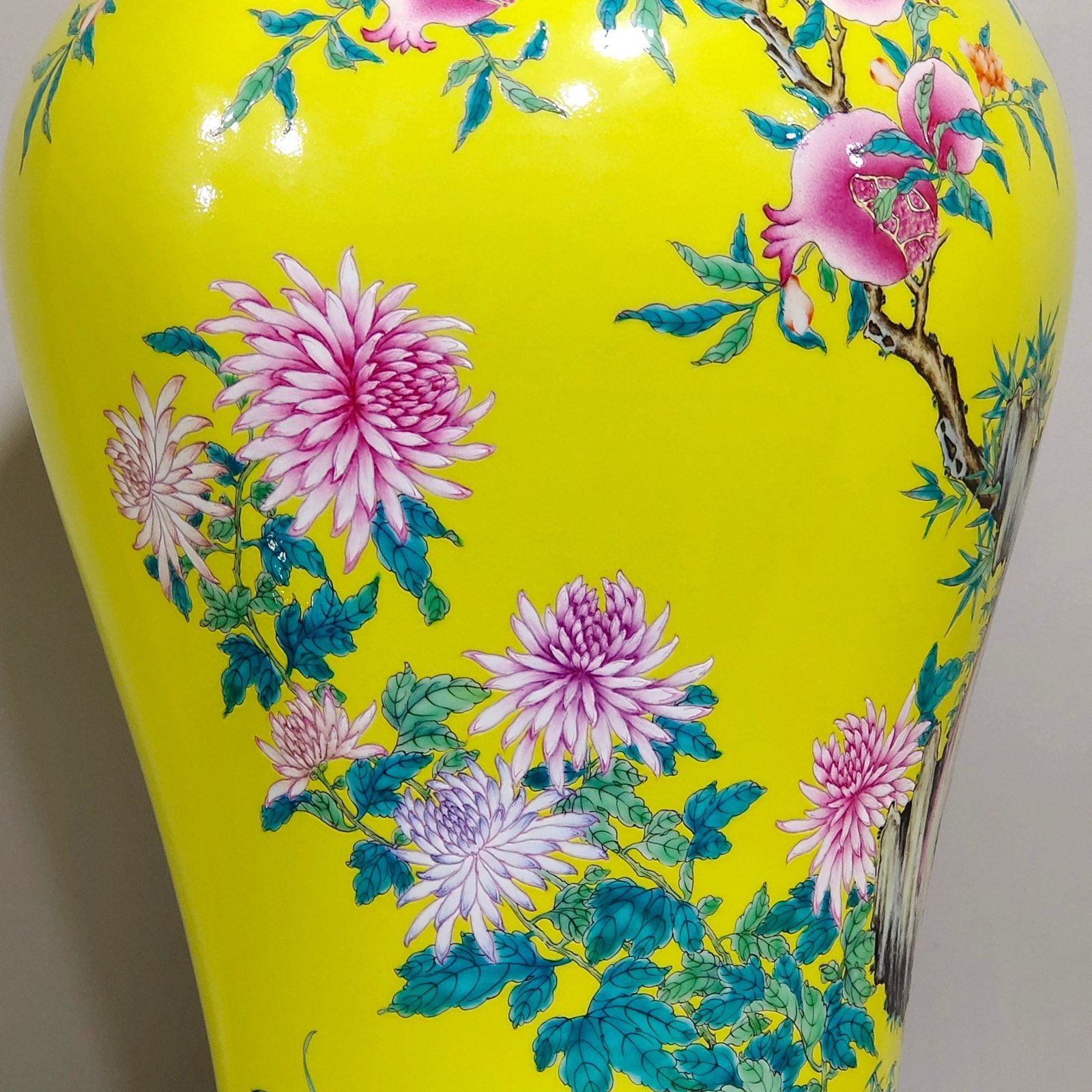 Qing Dynasty Yongzheng lemon yellow glaze flower and bird plum vase