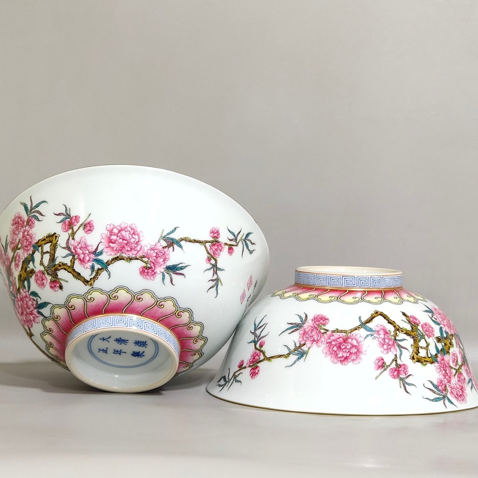 Qing Dynasty Yongzheng peach blossom poetry bowl