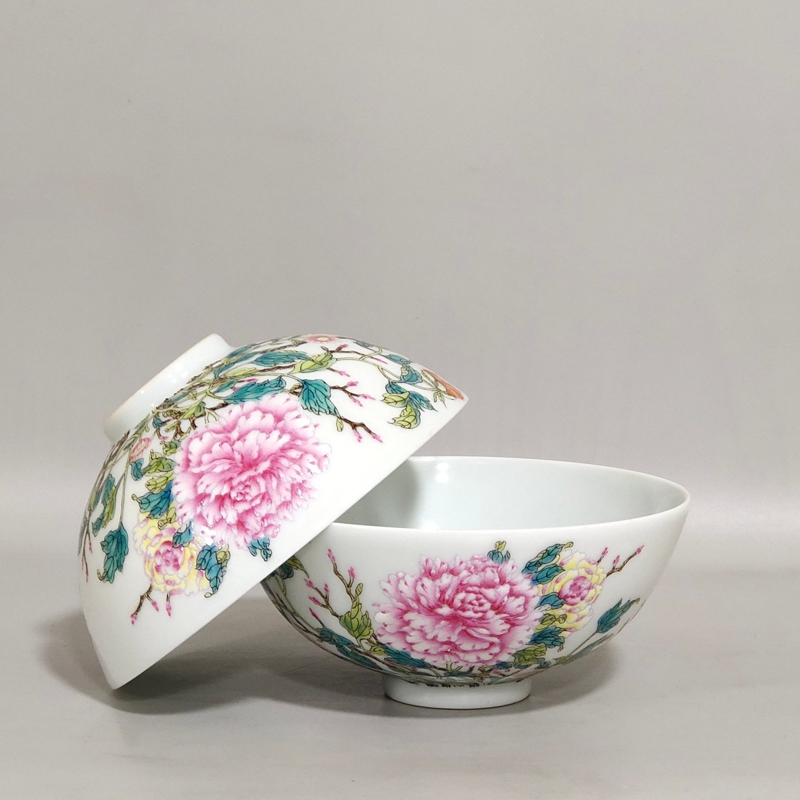 Qing Dynasty Yongzheng peony tea round