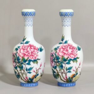 Qing Dynasty Yongzheng poem on peonies and garlic vase