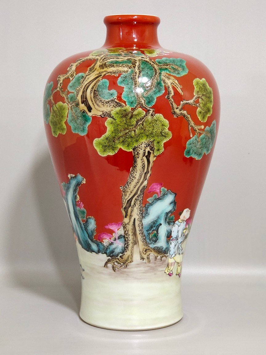 Qing Dynasty Yongzheng coral red three-star birthday celebration plum vase
