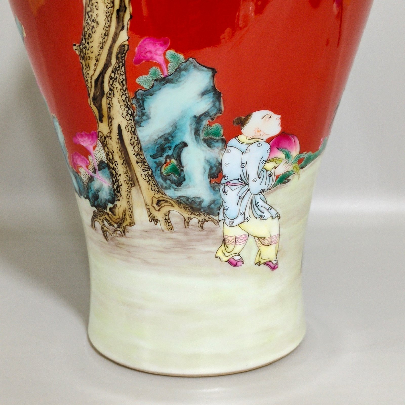Qing Dynasty Yongzheng coral red three-star birthday celebration plum vase