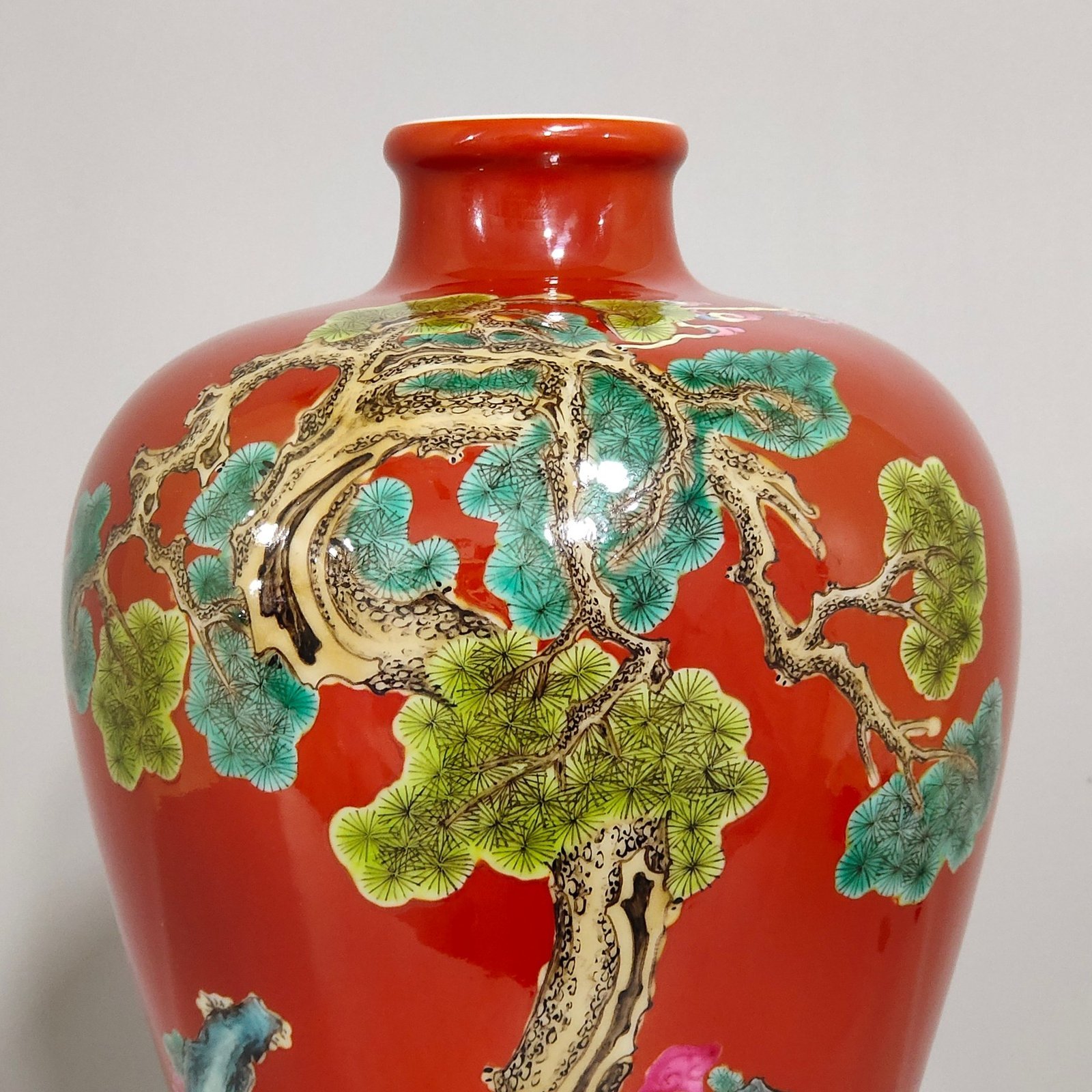 Qing Dynasty Yongzheng coral red three-star birthday celebration plum vase