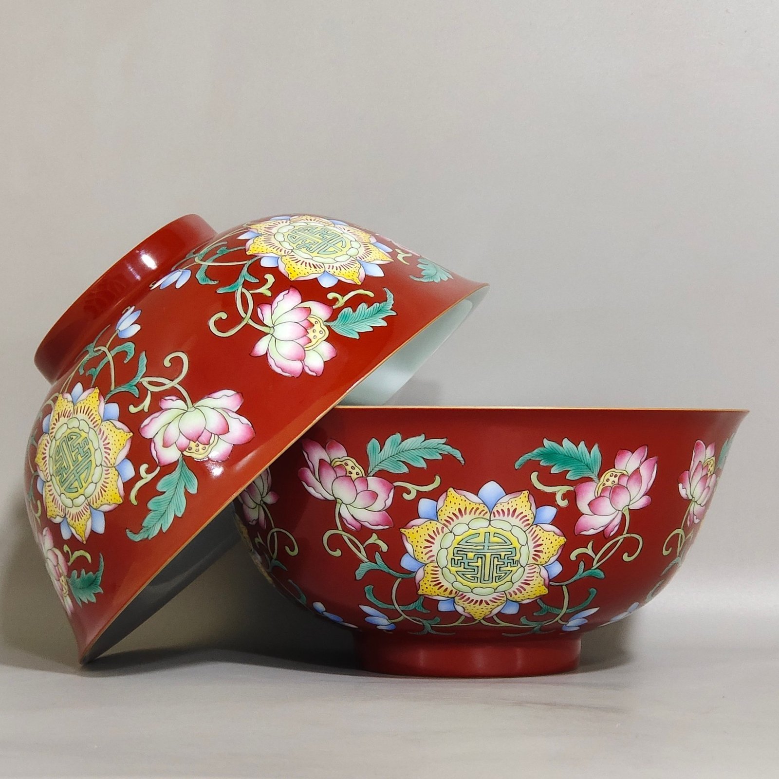Qing Dynasty Yongzheng coral red floral longevity bowl