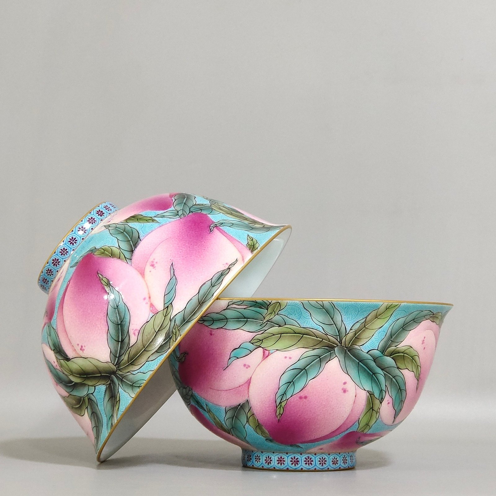 Qing Dynasty Yongzheng enamel turquoise green phoenix grass nine peach bowl