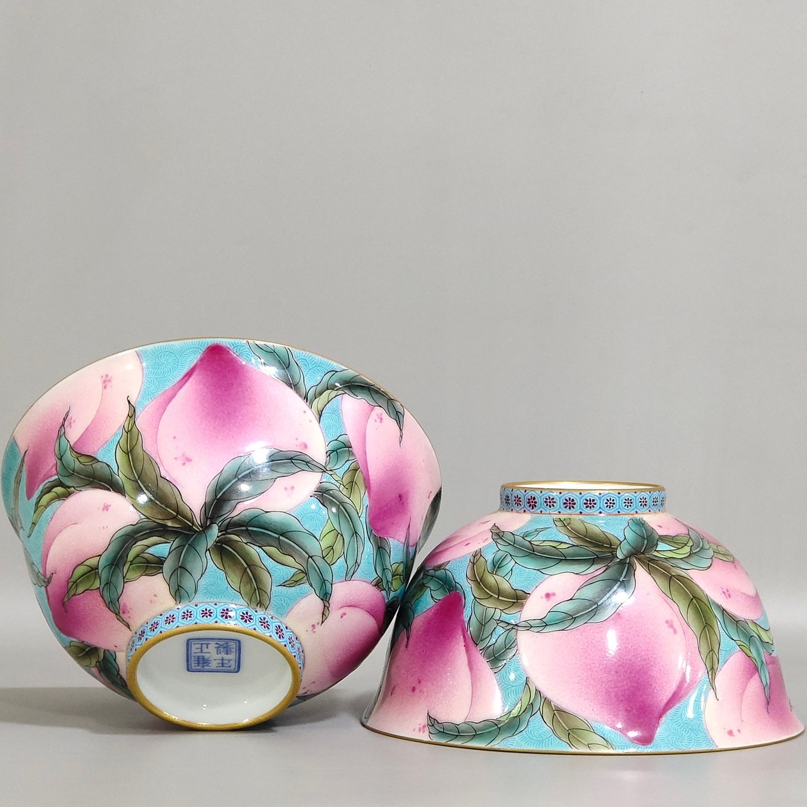 Qing Dynasty Yongzheng enamel turquoise green phoenix grass nine peach bowl