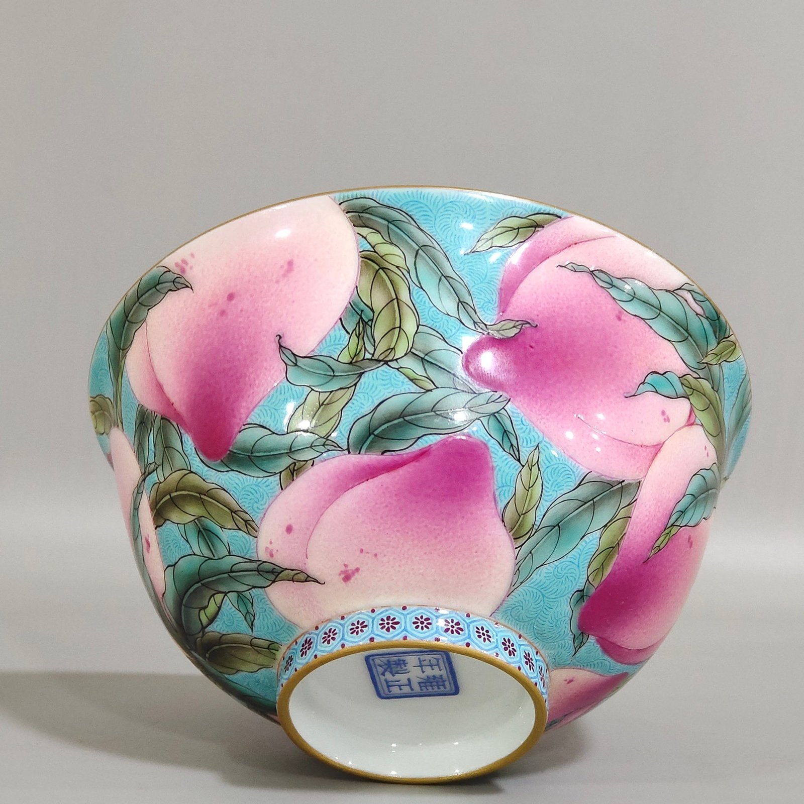 Qing Dynasty Yongzheng enamel turquoise green phoenix grass nine peach bowl