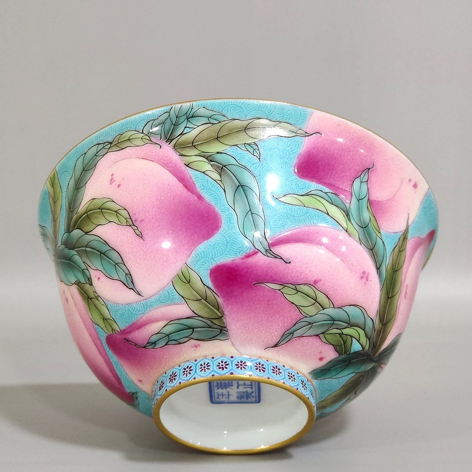 Qing Dynasty Yongzheng enamel turquoise green phoenix grass nine peach bowl