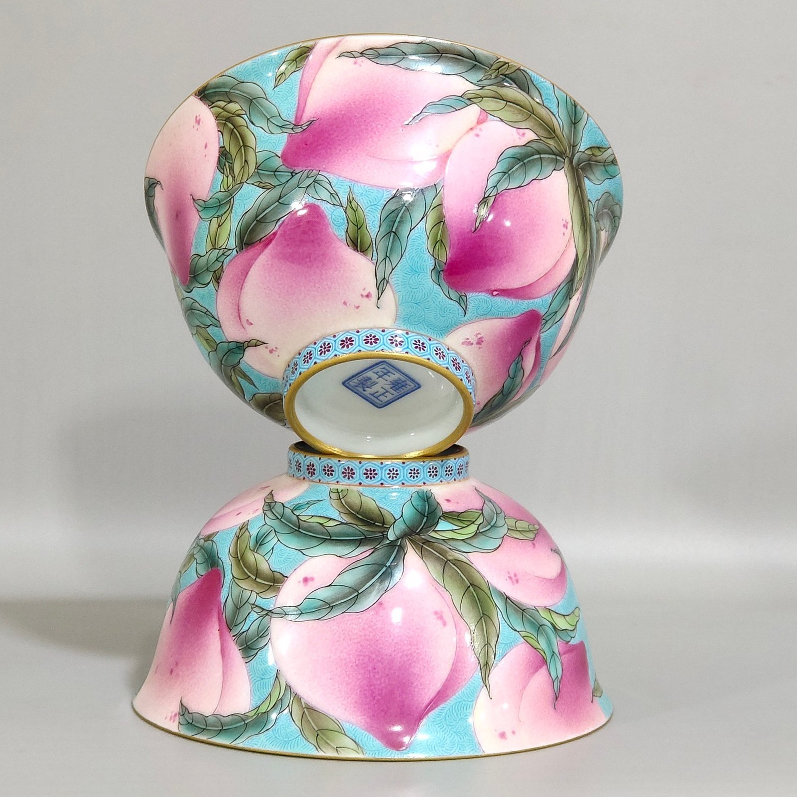 Qing Dynasty Yongzheng enamel turquoise green phoenix grass nine peach bowl