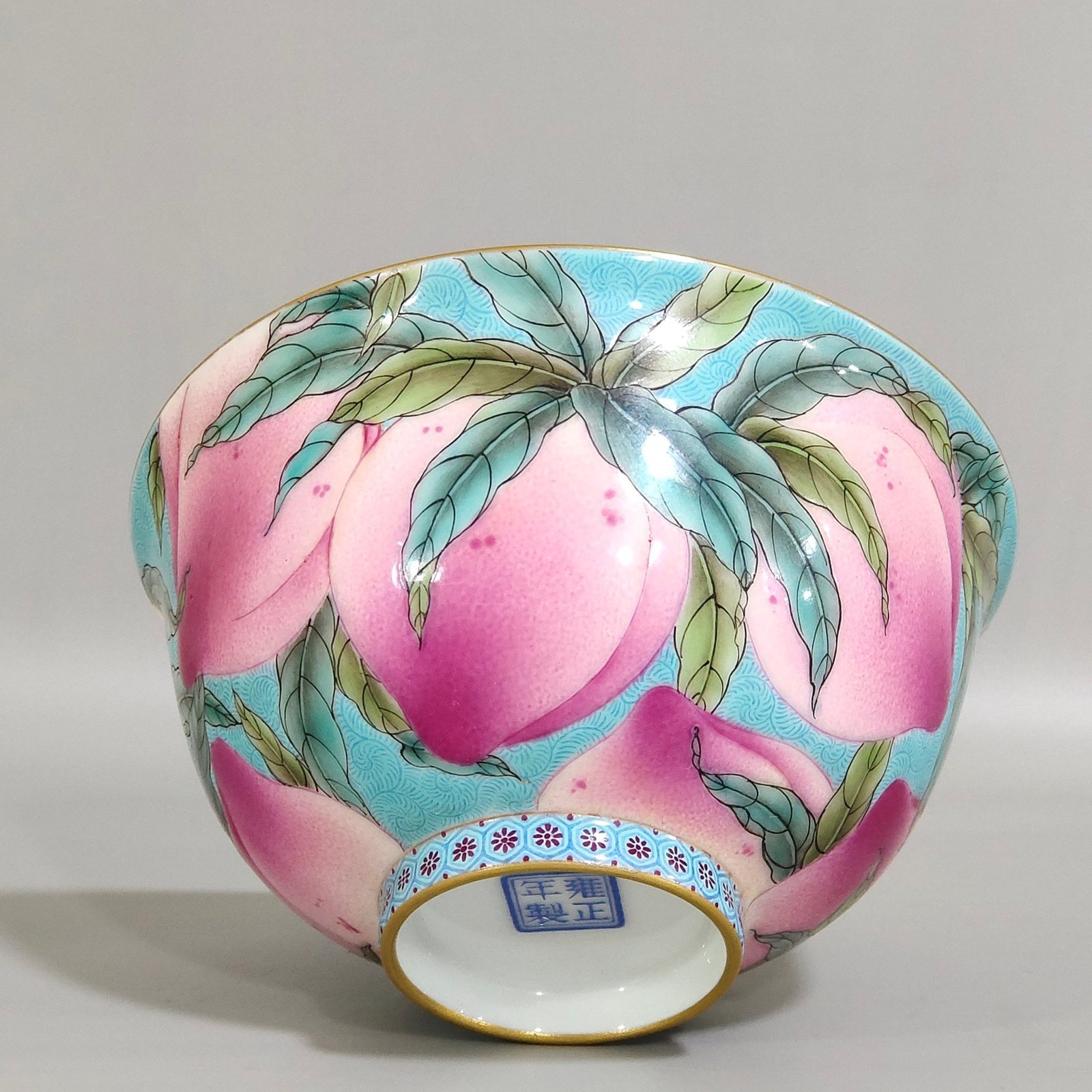 Qing Dynasty Yongzheng enamel turquoise green phoenix grass nine peach bowl