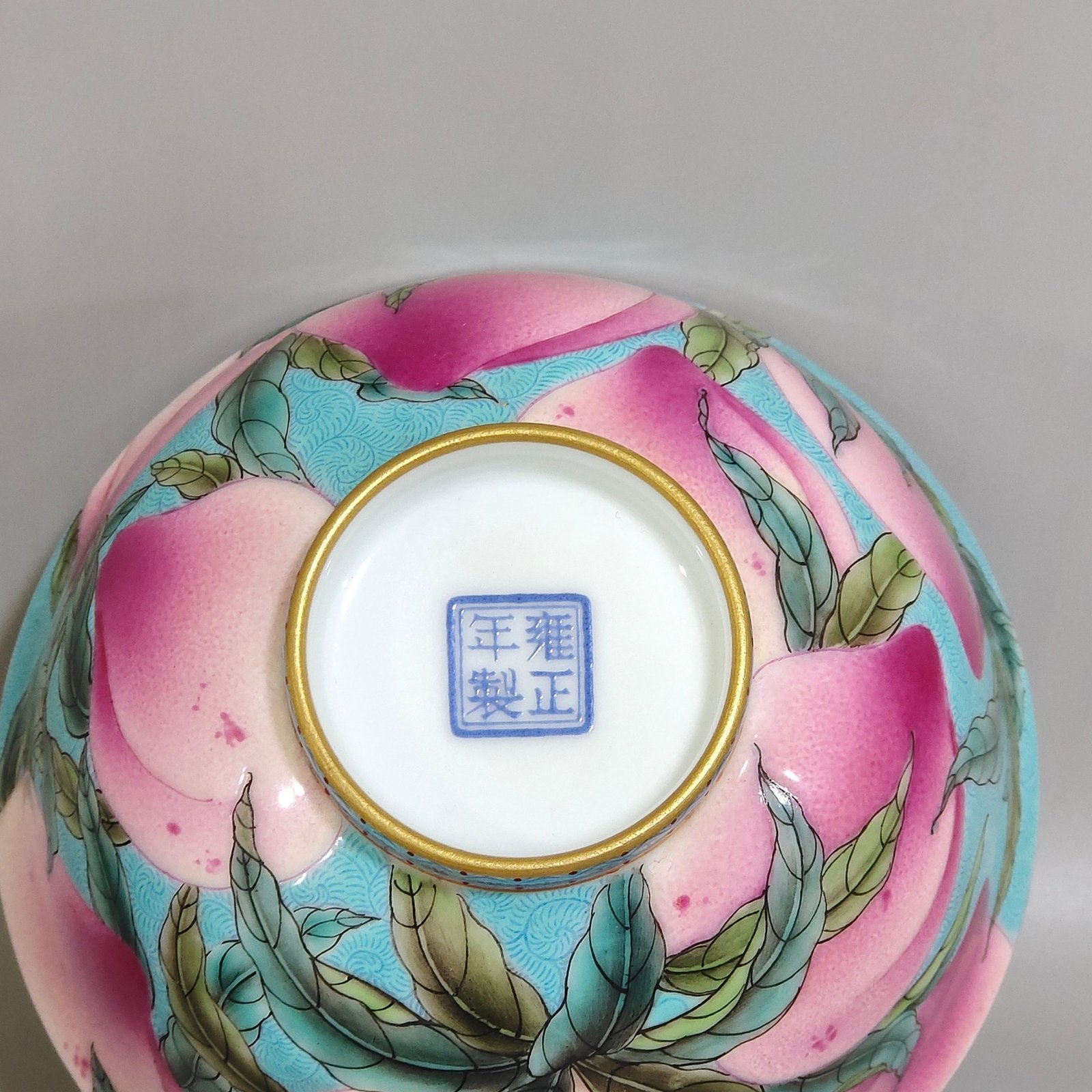 Qing Dynasty Yongzheng enamel turquoise green phoenix grass nine peach bowl