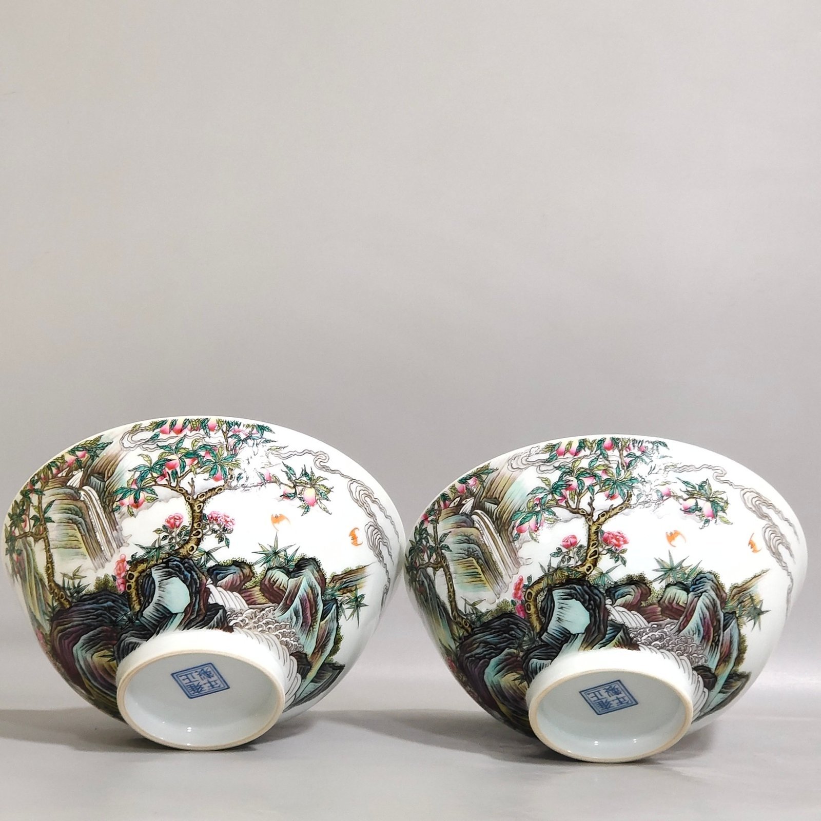 Qing Dynasty Yongzheng enamel enamel bowl inscribed with poems about mountains and seas