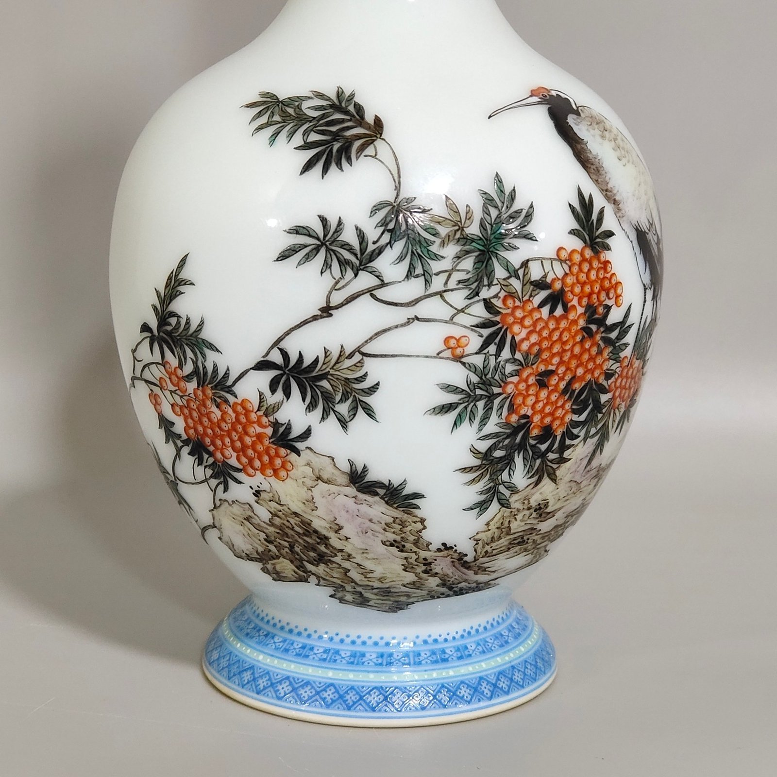 Qing Dynasty Yongzheng enamel green-edged red-crowned crane poem long-necked vase