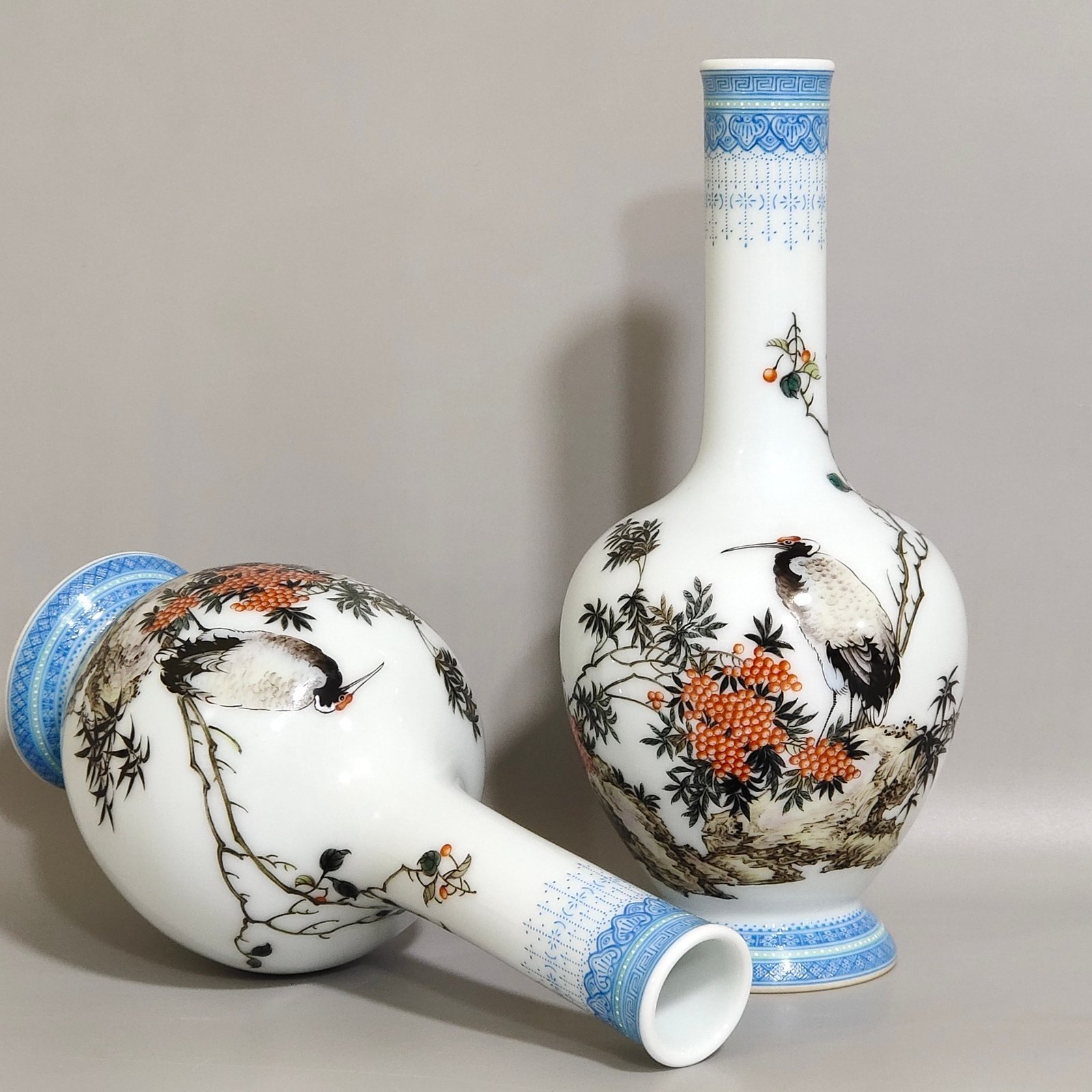 Qing Dynasty Yongzheng enamel green-edged red-crowned crane poem long-necked vase