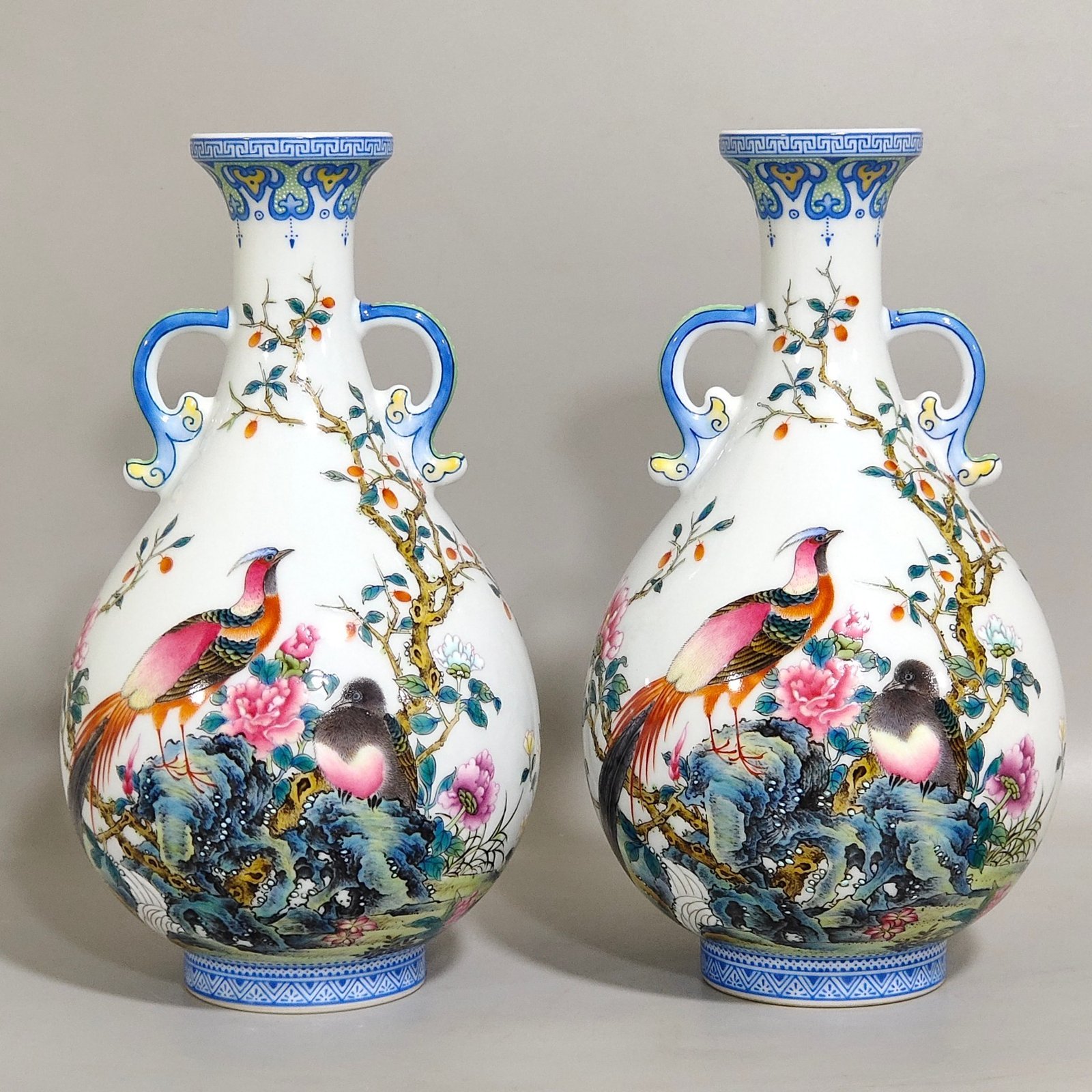 Qing Dynasty Yongzheng enamel colored jade rim with icing on the cake double-eared jade pot spring vase