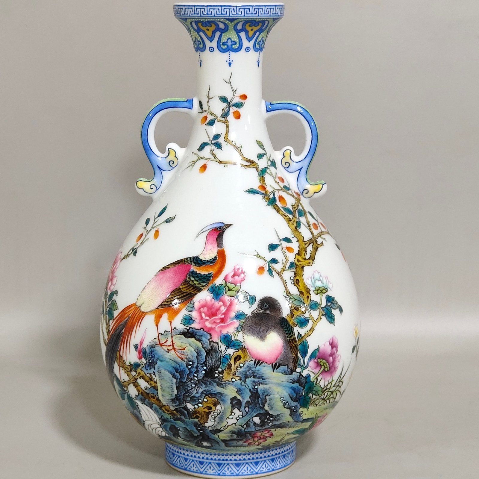 Qing Dynasty Yongzheng enamel colored jade rim with icing on the cake double-eared jade pot spring vase