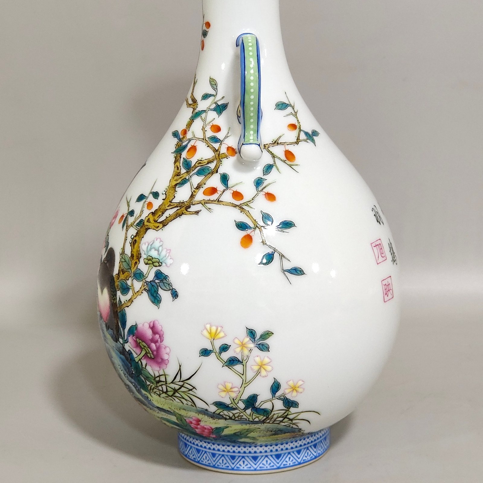 Qing Dynasty Yongzheng enamel colored jade rim with icing on the cake double-eared jade pot spring vase