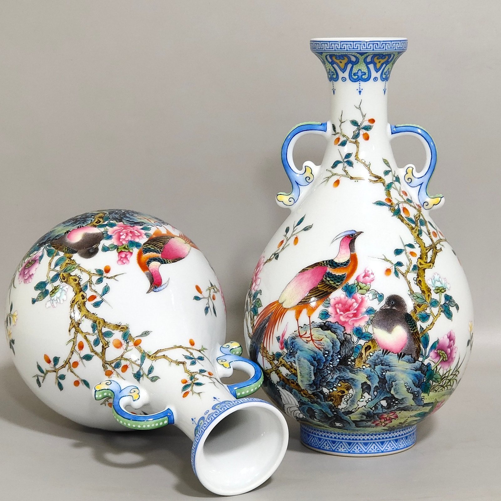 Qing Dynasty Yongzheng enamel colored jade rim with icing on the cake double-eared jade pot spring vase