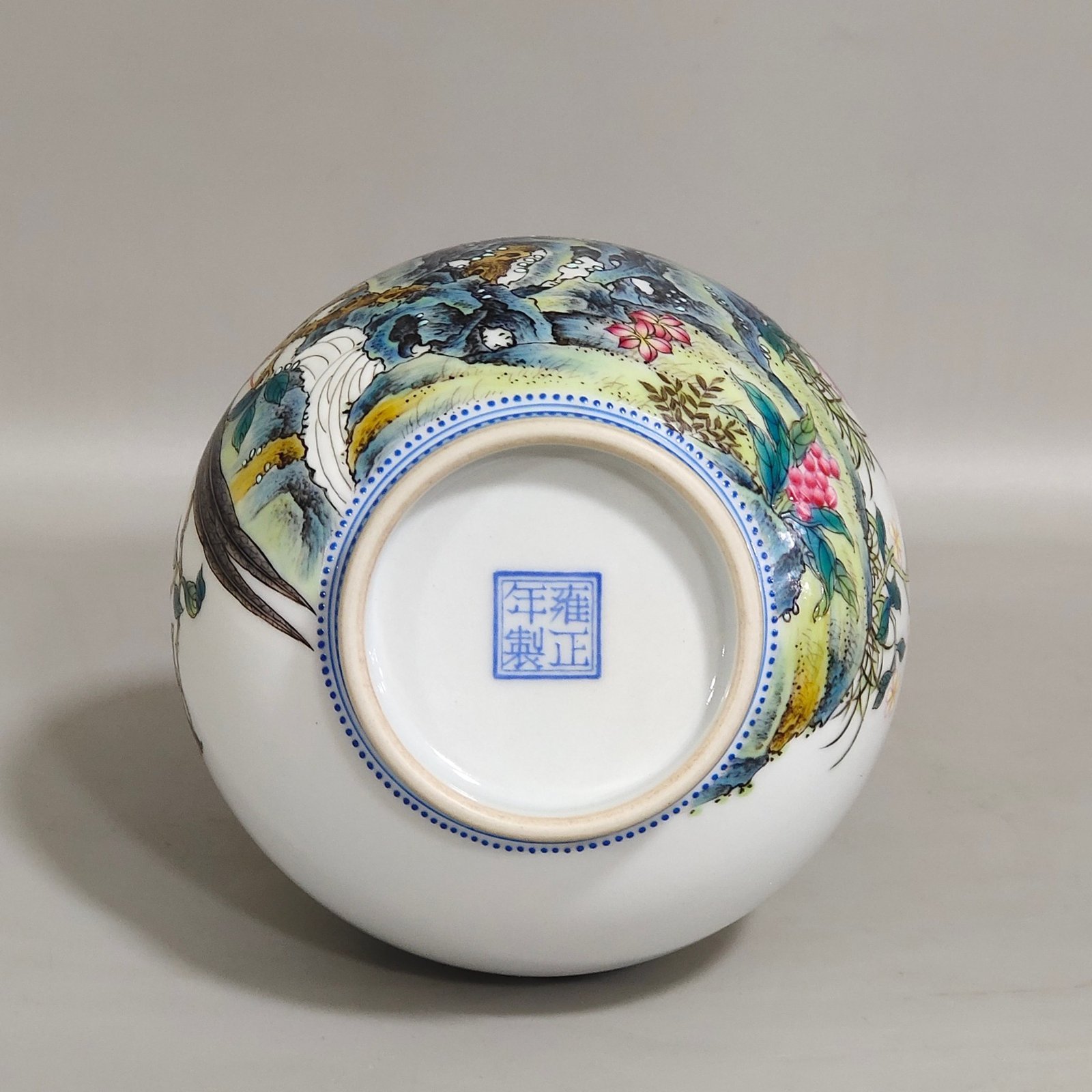 Qing Dynasty Yongzheng enamel colored jade rim with icing on the cake double-eared jade pot spring vase