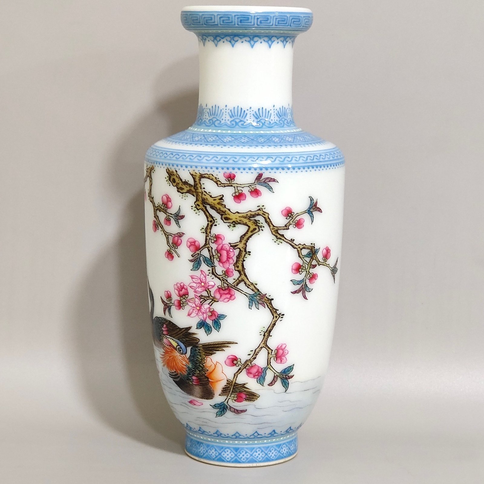 Qing Dynasty Yongzheng enamel enamel vase with mandarin ducks and poems with emerald edges