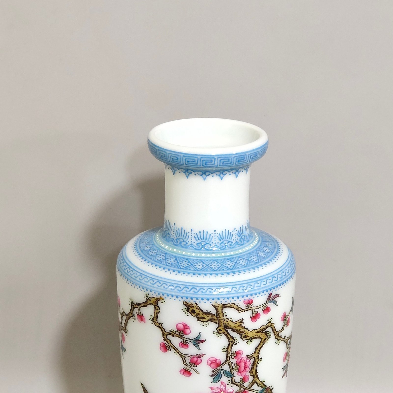 Qing Dynasty Yongzheng enamel enamel vase with mandarin ducks and poems with emerald edges