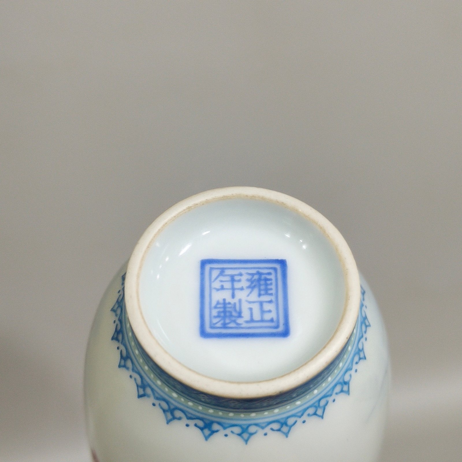 Qing Dynasty Yongzheng enamel enamel vase with mandarin ducks and poems with emerald edges