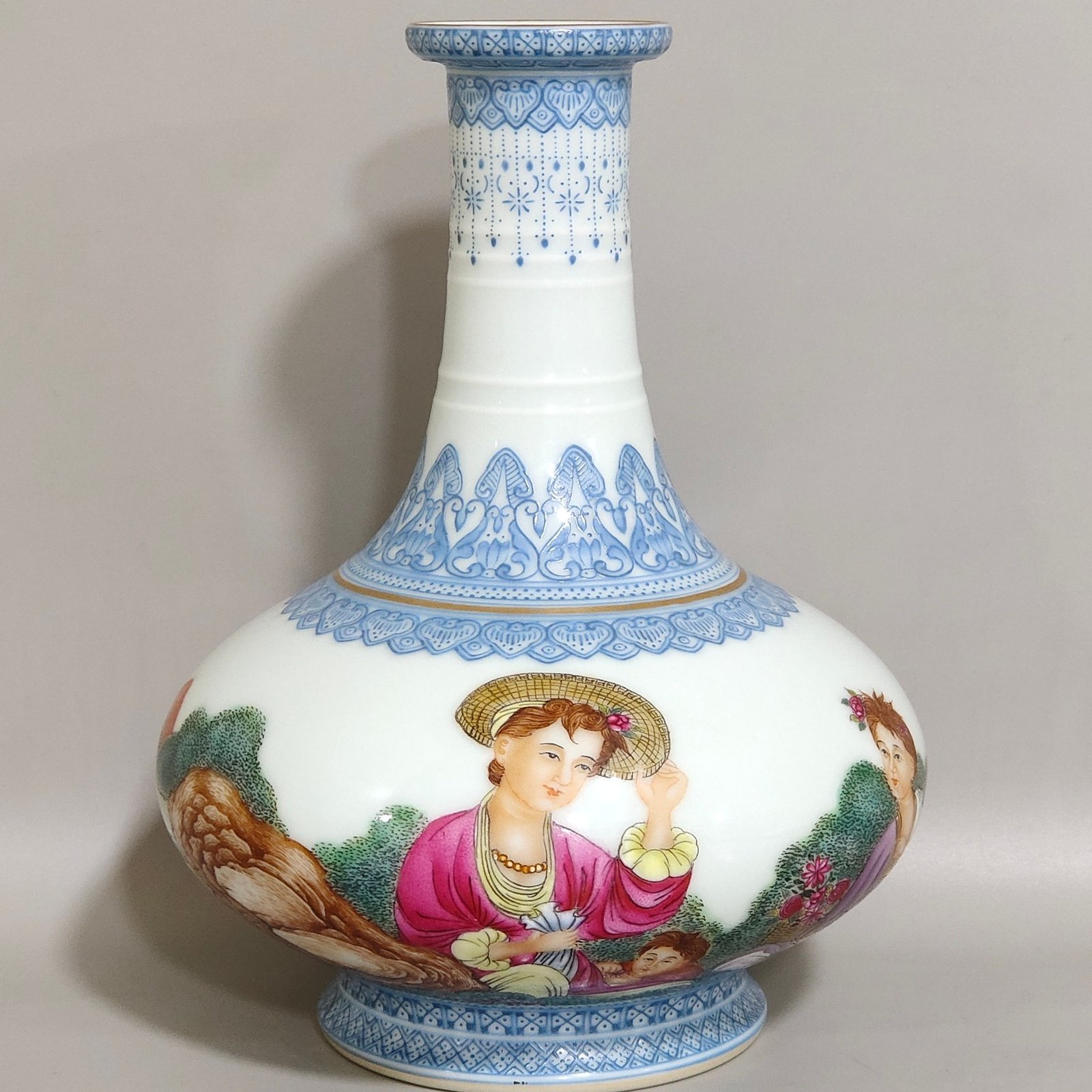 Qing Dynasty Yongzheng enamel Western figure flat-belly vase