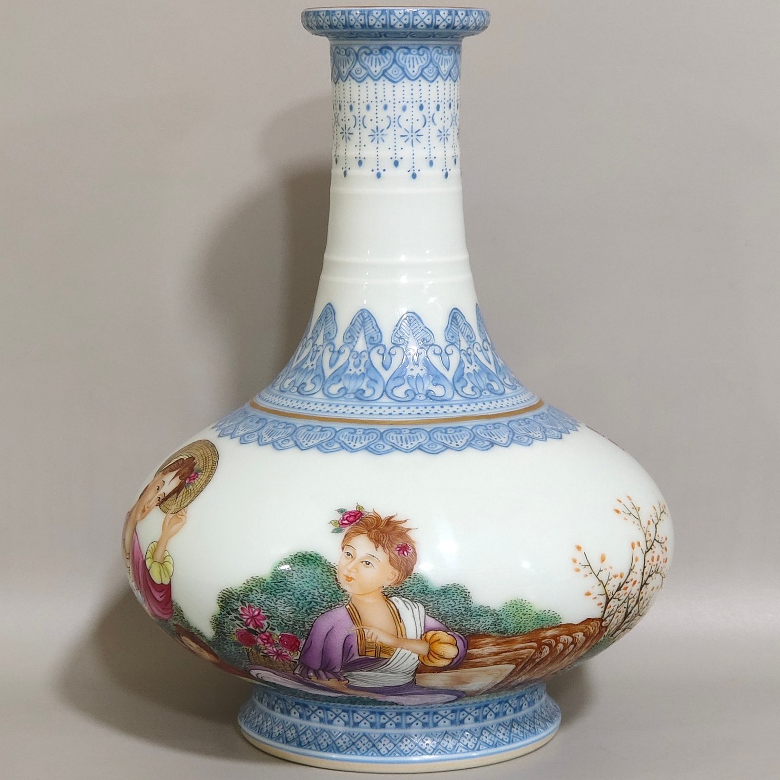 Qing Dynasty Yongzheng enamel Western figure flat-belly vase