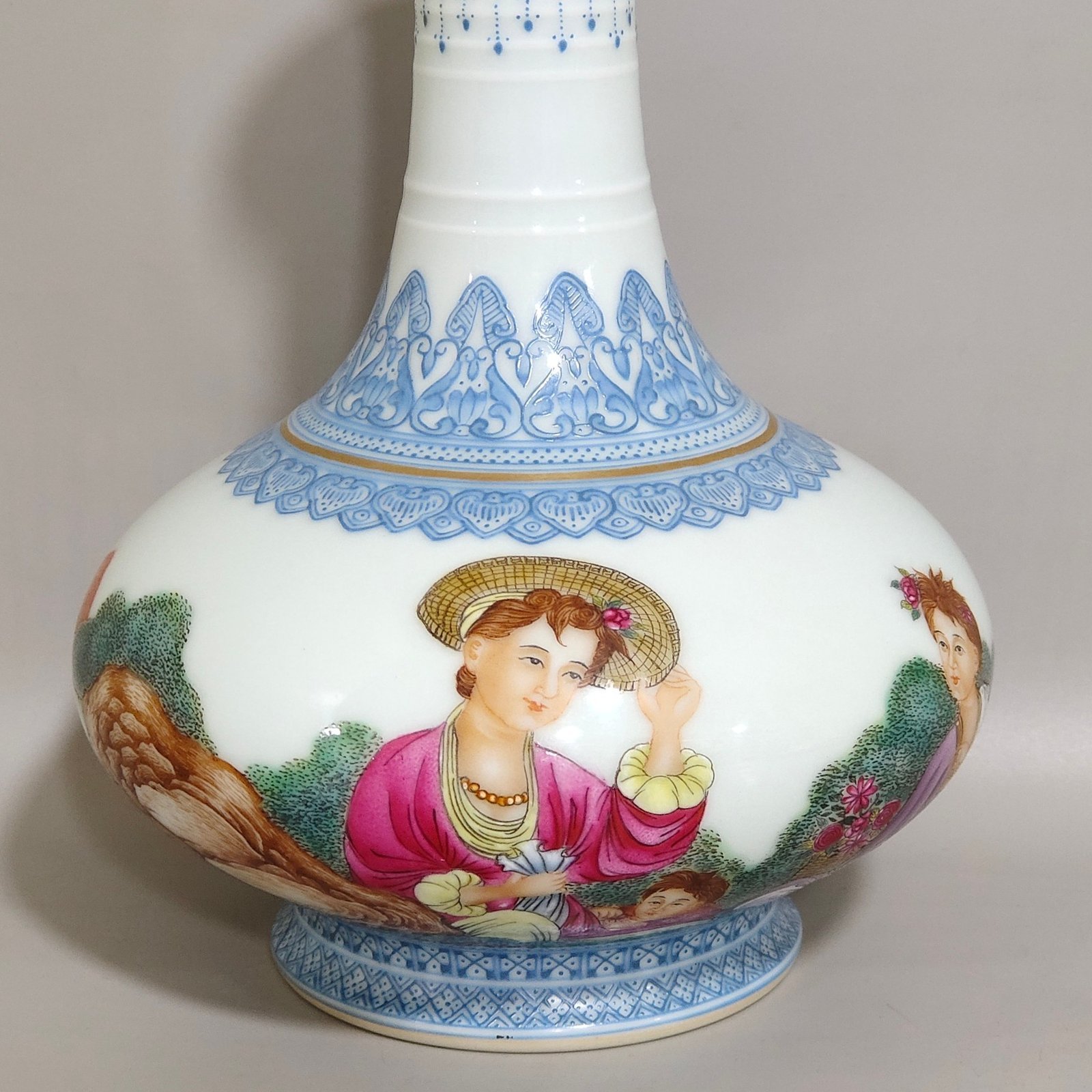 Qing Dynasty Yongzheng enamel Western figure flat-belly vase