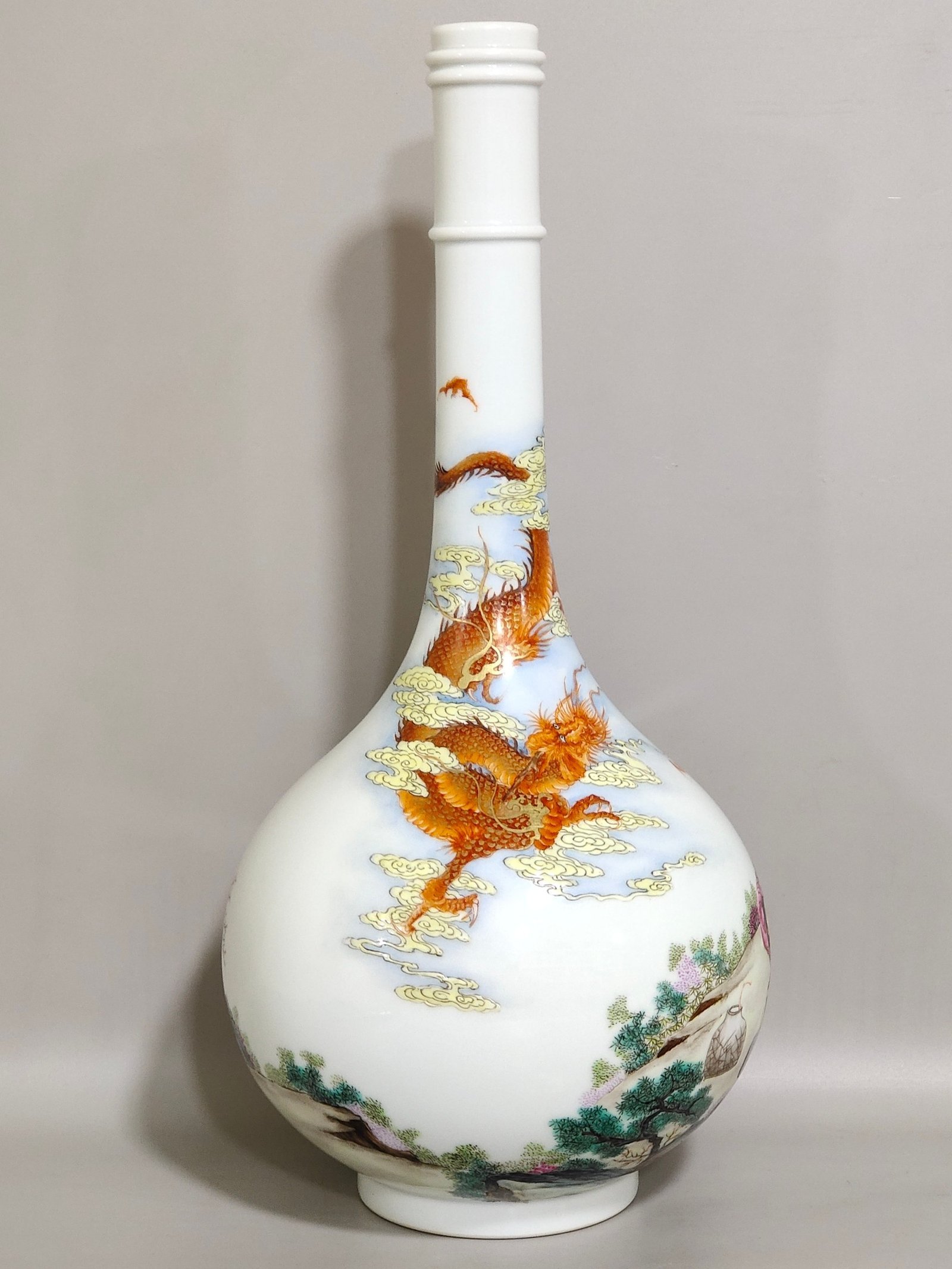 Qing Dynasty Yongzheng The finishing touch long-necked bottle