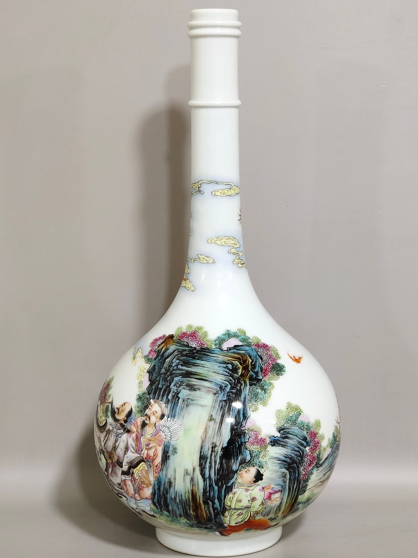 Qing Dynasty Yongzheng The finishing touch long-necked bottle