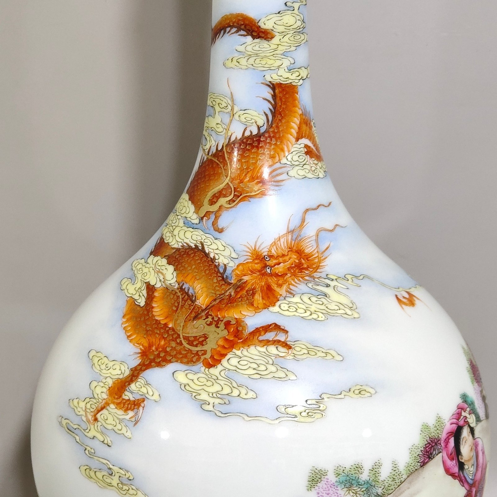 Qing Dynasty Yongzheng The finishing touch long-necked bottle
