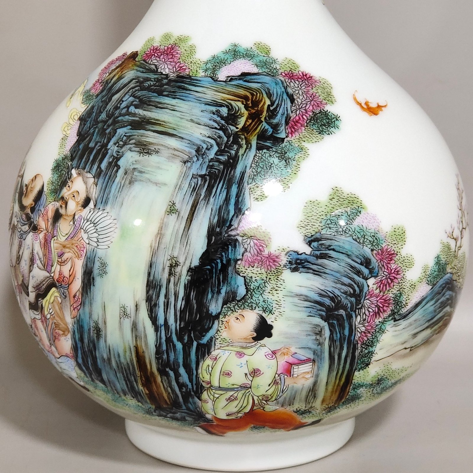 Qing Dynasty Yongzheng The finishing touch long-necked bottle