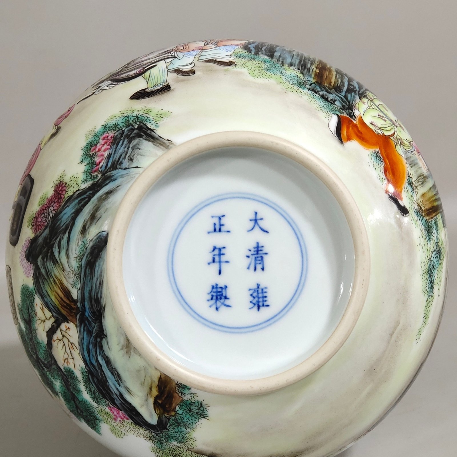 Qing Dynasty Yongzheng The finishing touch long-necked bottle
