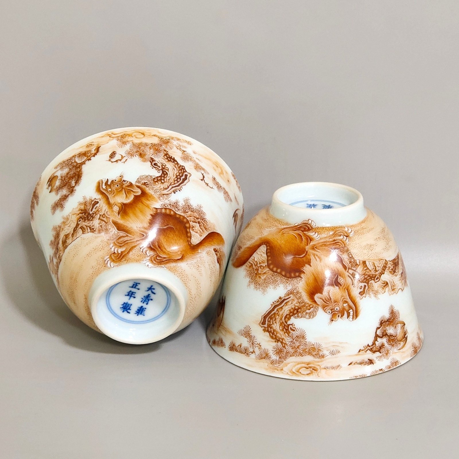 Qing Dynasty Yongzheng alum red auspicious animal cup